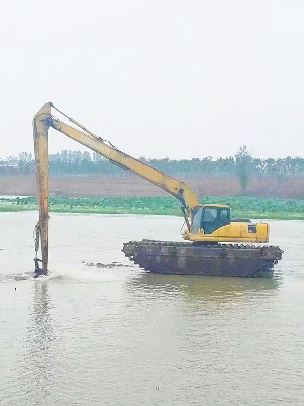 加長(zhǎng)臂水路兩用挖掘機(jī)